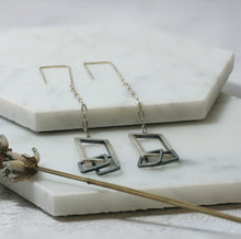Load image into Gallery viewer, The frame dangle earrings
