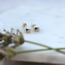 Load image into Gallery viewer, Square box studs (small)