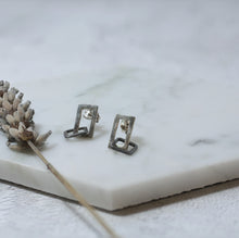 Load image into Gallery viewer, The frame studs