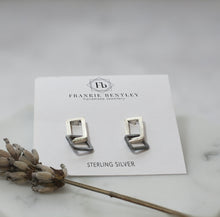 Load image into Gallery viewer, The frame studs